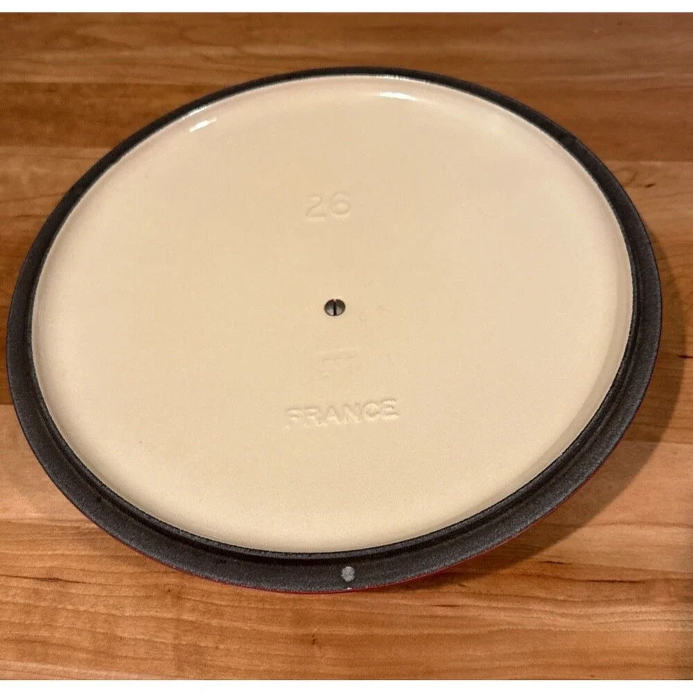 Le Creuset Dutch Oven ORANGE/RED #26 5.5 Qt  11.5
